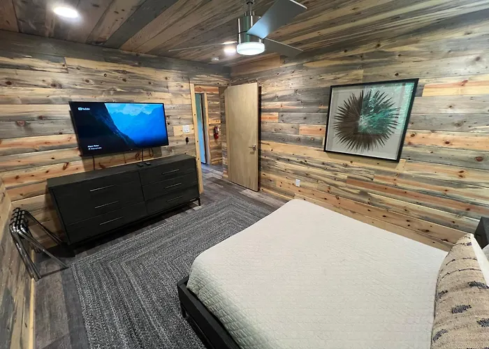 Experience Luxury At Smoky Mountain Hideaway, Just 5 Miles From Downtown Gatlinburg